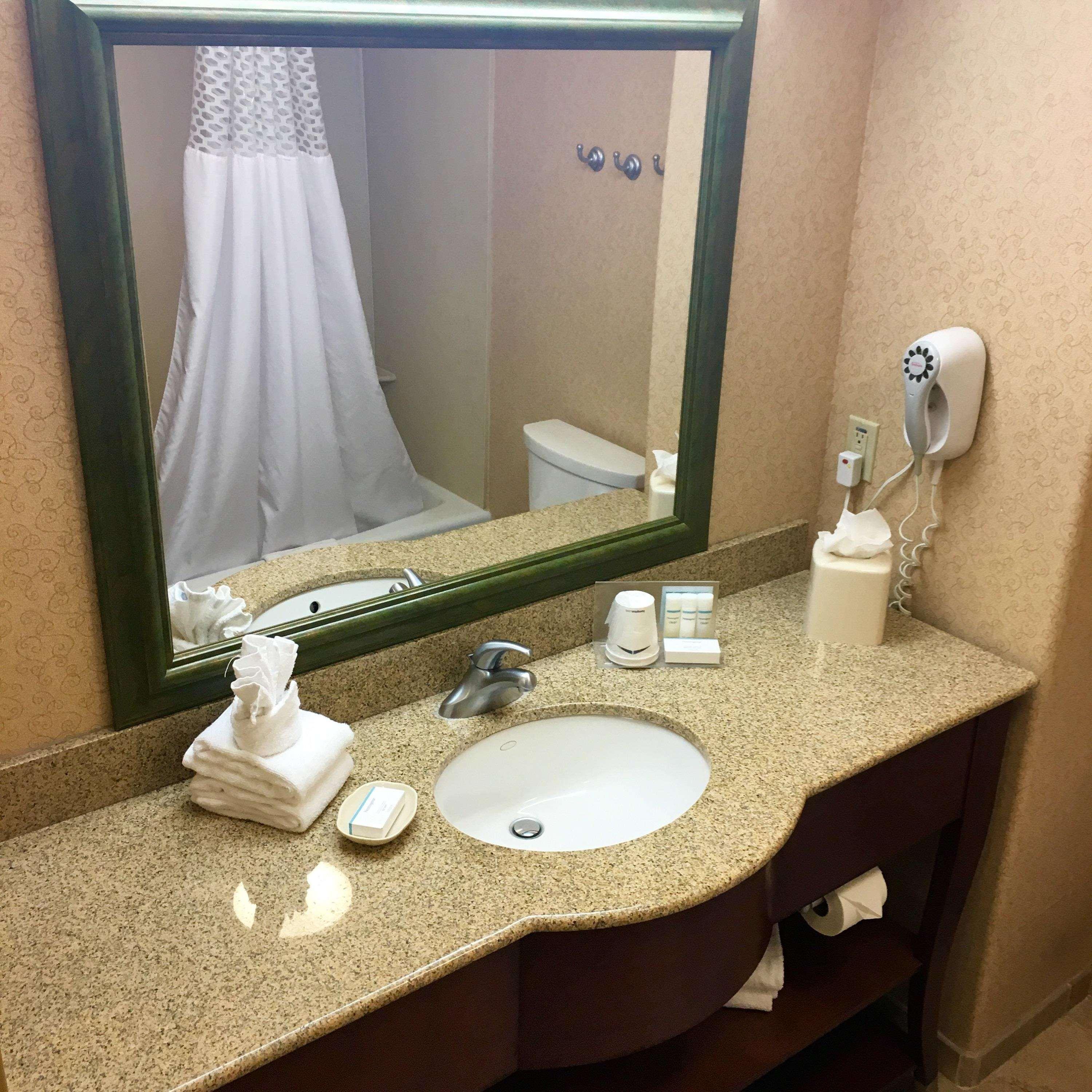 Hampton Inn Hays-North Of I-70 Bagian luar foto