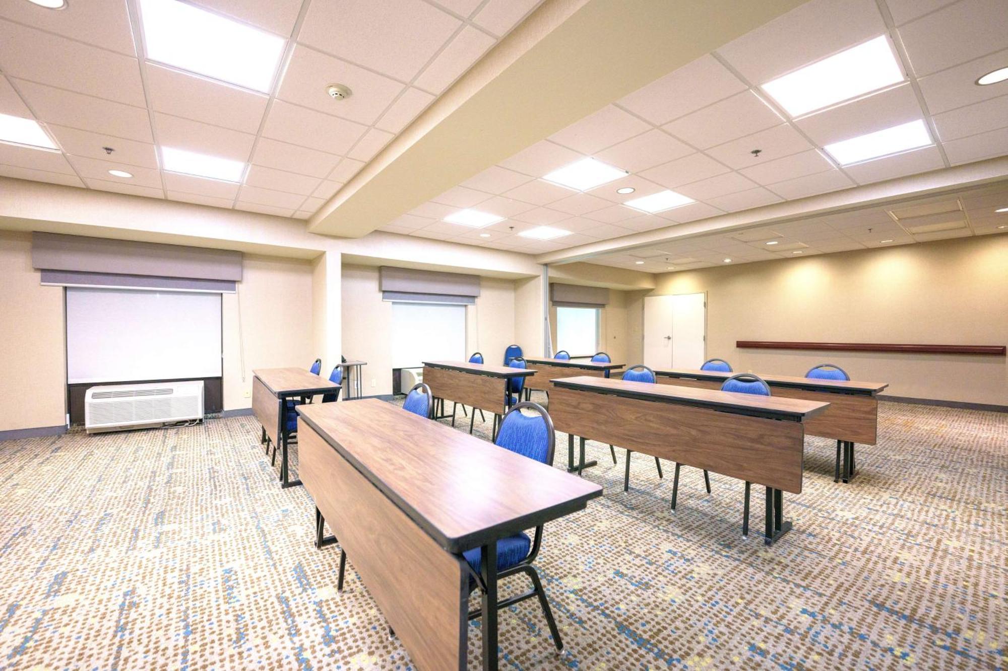 Hampton Inn Hays-North Of I-70 Bagian luar foto