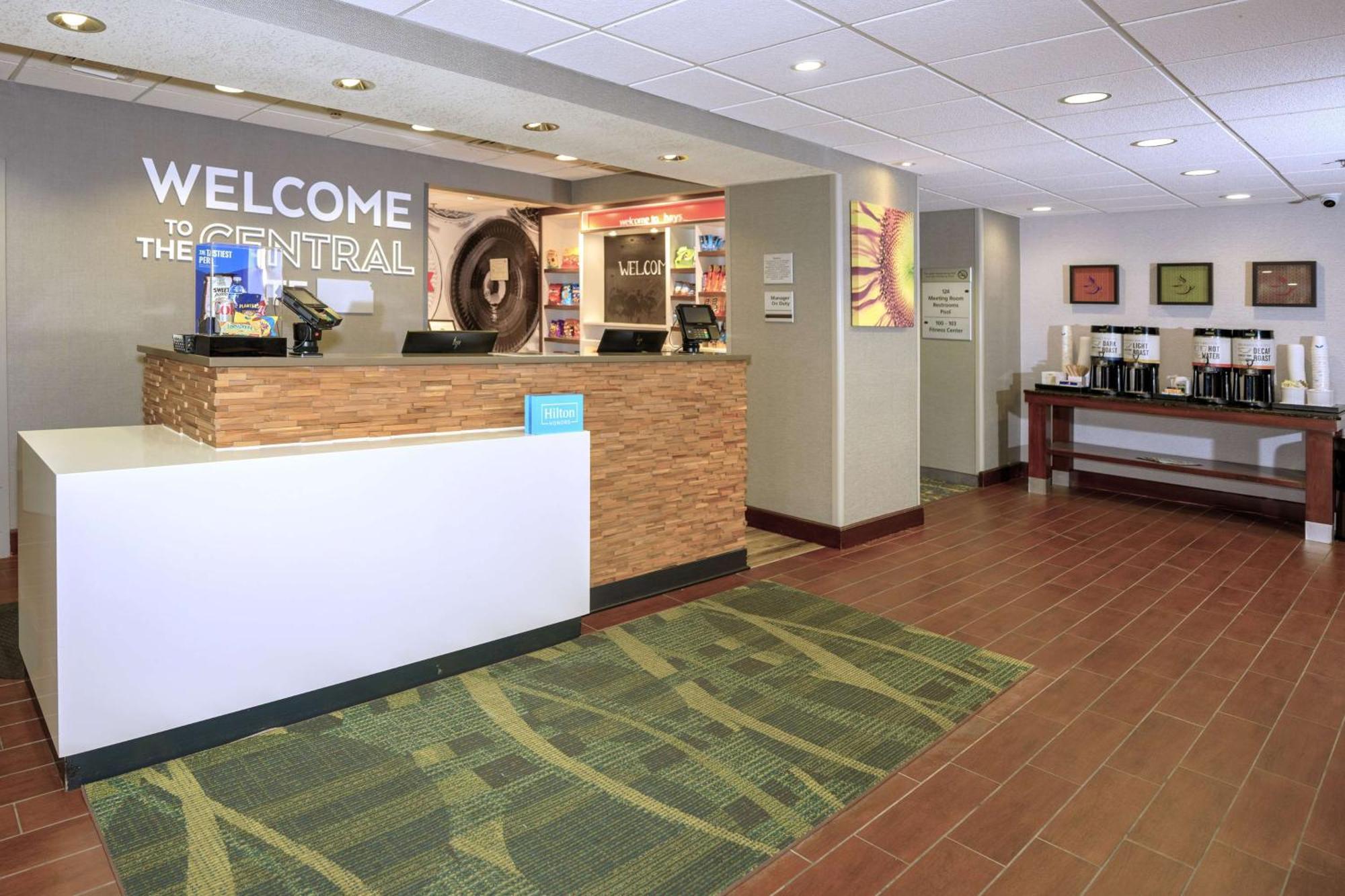 Hampton Inn Hays-North Of I-70 Bagian luar foto