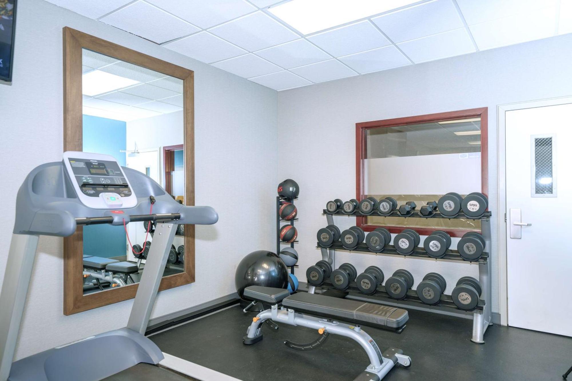 Hampton Inn Hays-North Of I-70 Bagian luar foto