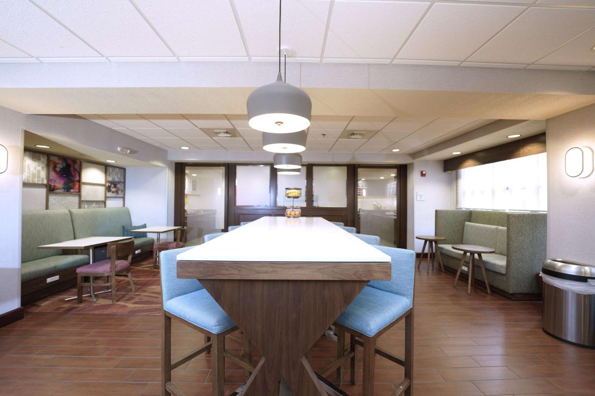 Hampton Inn Hays-North Of I-70 Bagian luar foto