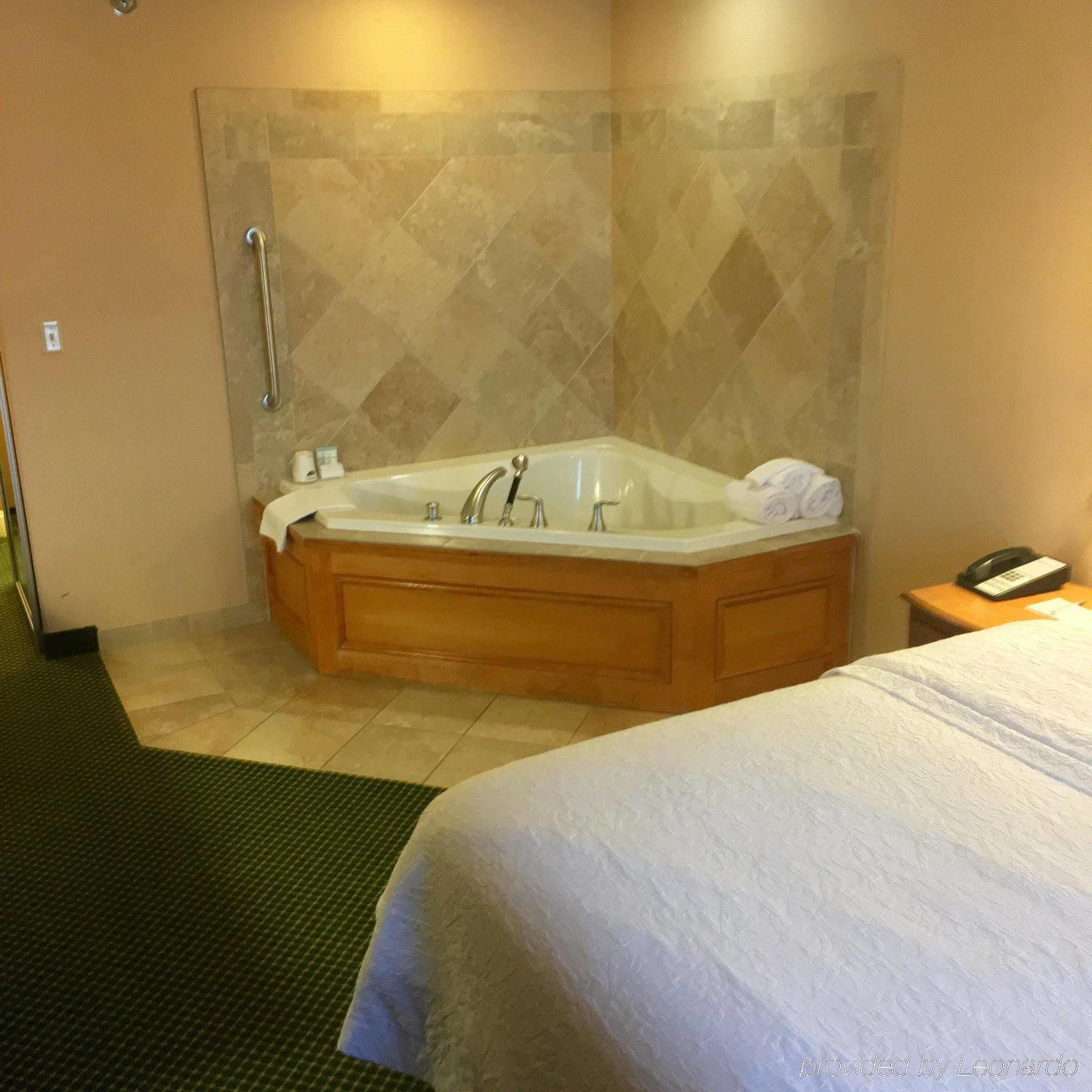 Hampton Inn Hays-North Of I-70 Bagian luar foto